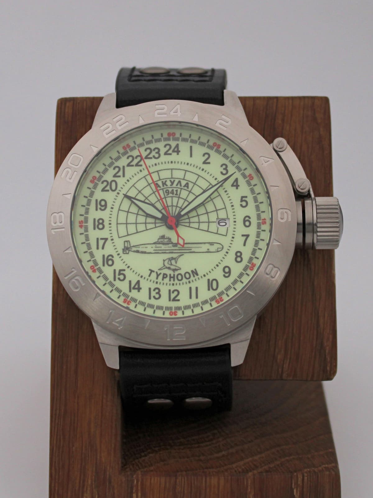 Часы 941 / Акула (Typhoon) кварцевые (Ronda 515.24H) Q52.147.01