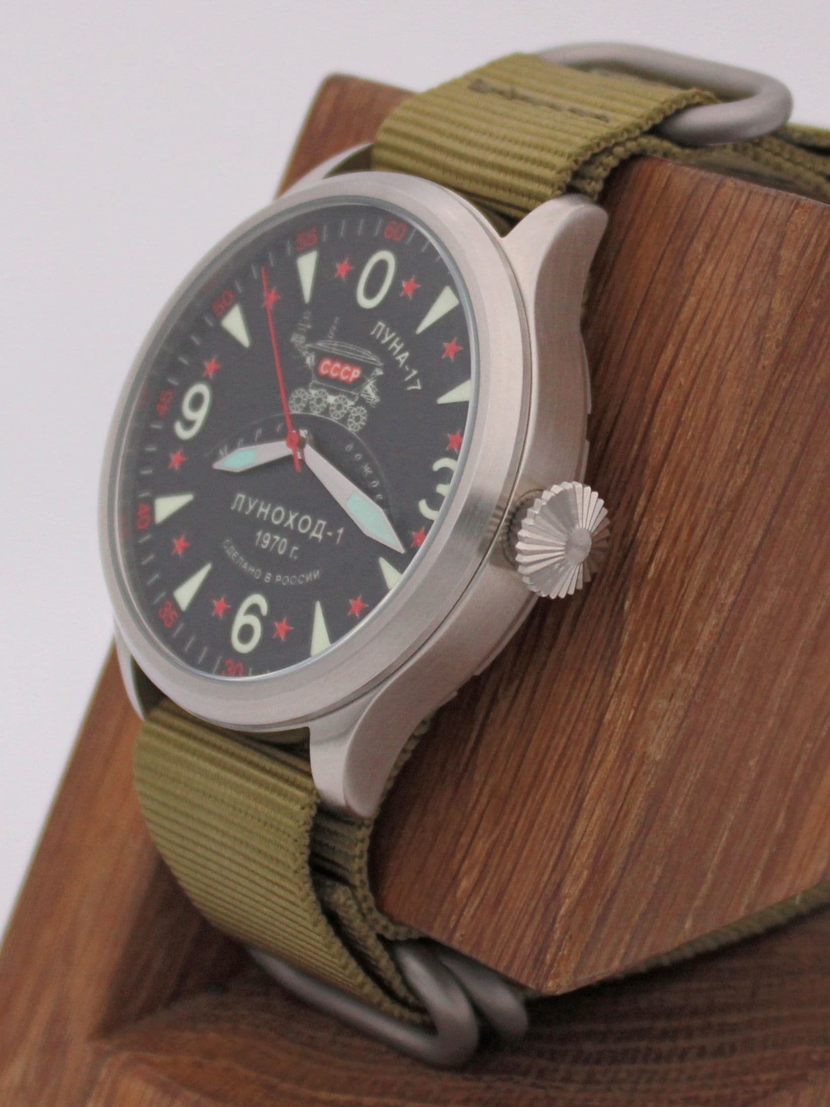 Часы "Луноход-1" механические (Восток 2409) 11.406.21