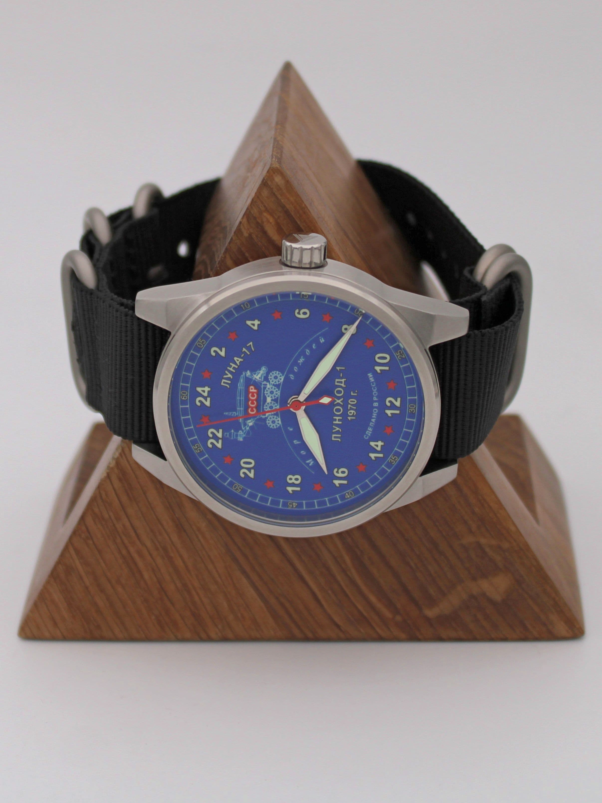 Часы "Луноход-1" механические (Ракета 2623) 21.405.22
