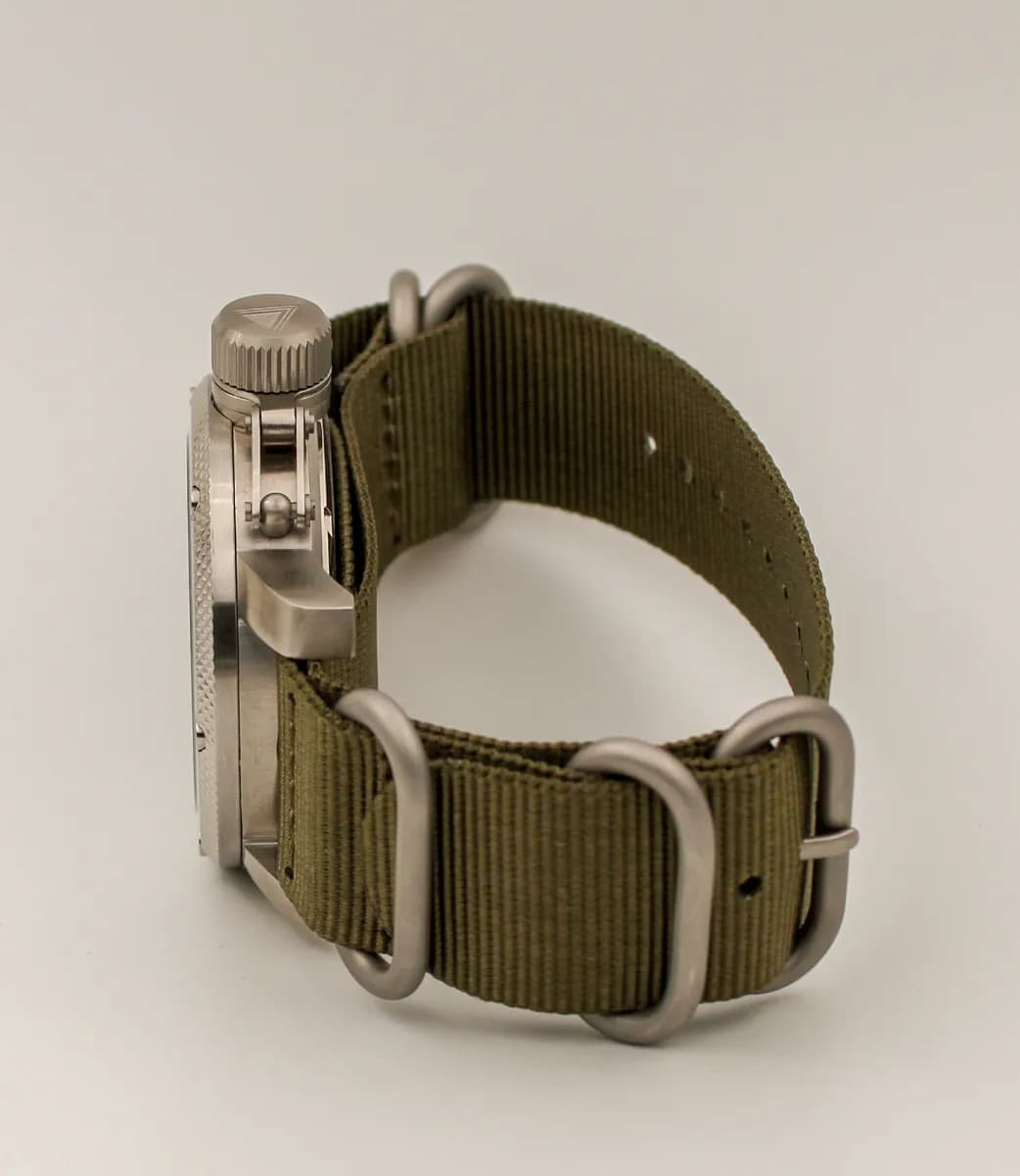 Часы наручные С-189 (Whiskey) механические 101.21, противоударные, механизм Ракета 2623Н