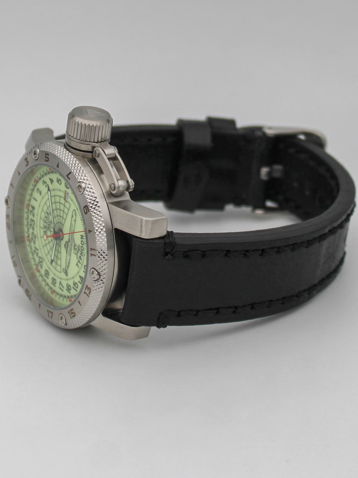 Часы 941 / Акула (Typhoon) кварцевые (Ronda 515.24H) Q47.147.01