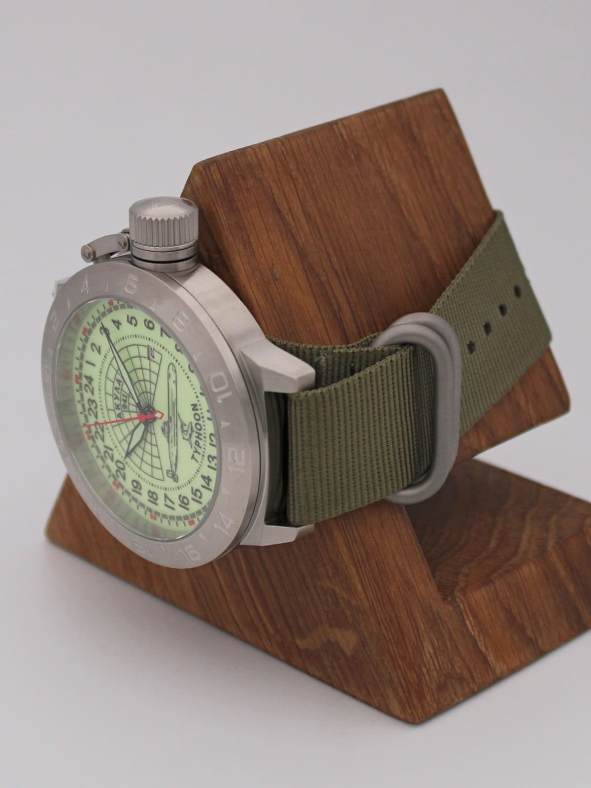 Часы 941 / Акула (Typhoon) кварцевые (Ronda 515.24H) Q52.147.21