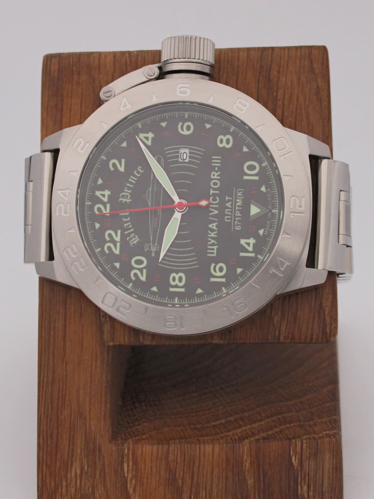 Часы 671 / Щука (Black Prince) кварцевые (Ronda 515.24H) Q52.068.2