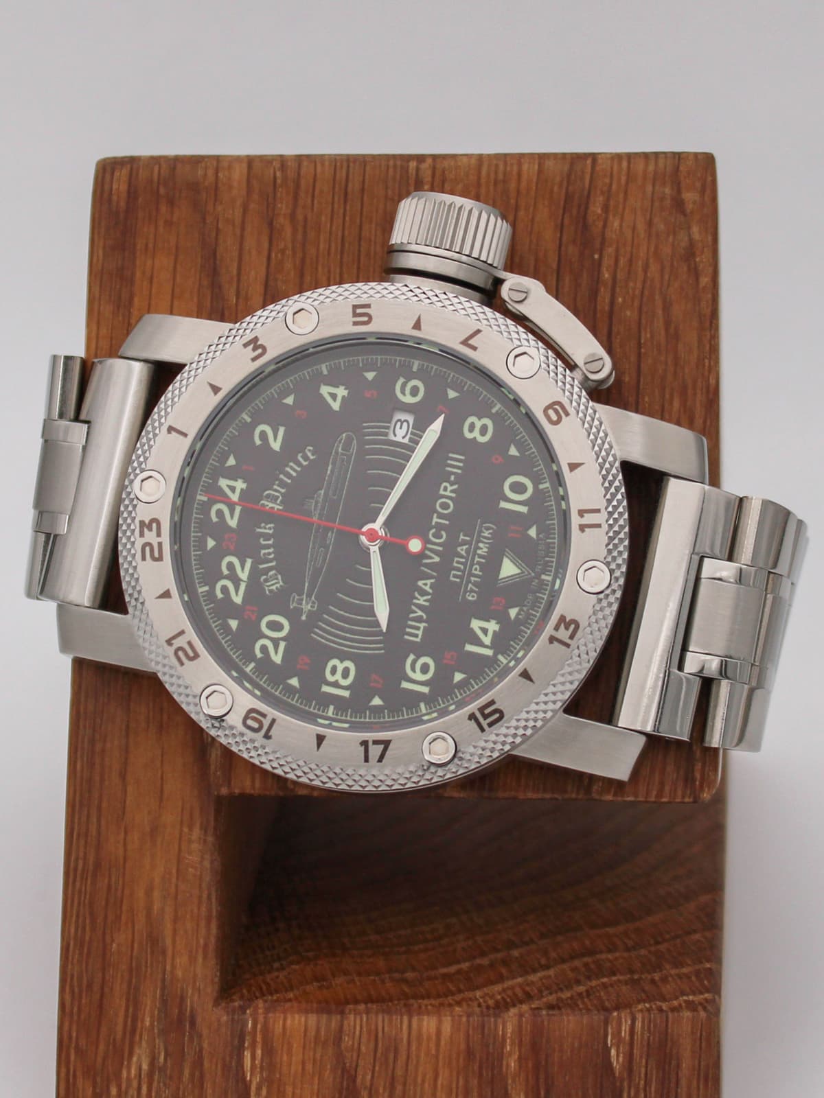 Часы 671 / Щука (Black Prince) кварцевые (Ronda 515.24H) Q47.068.2