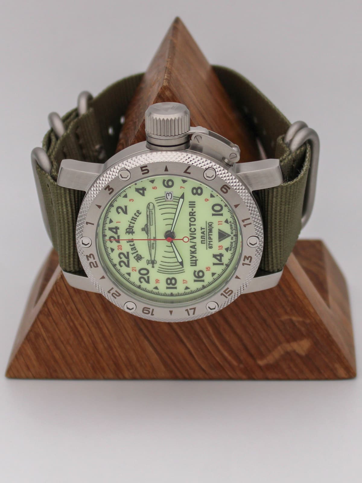 Часы 671 / Щука (Black Prince) кварцевые (Ronda 515.24H) Q47.066.21