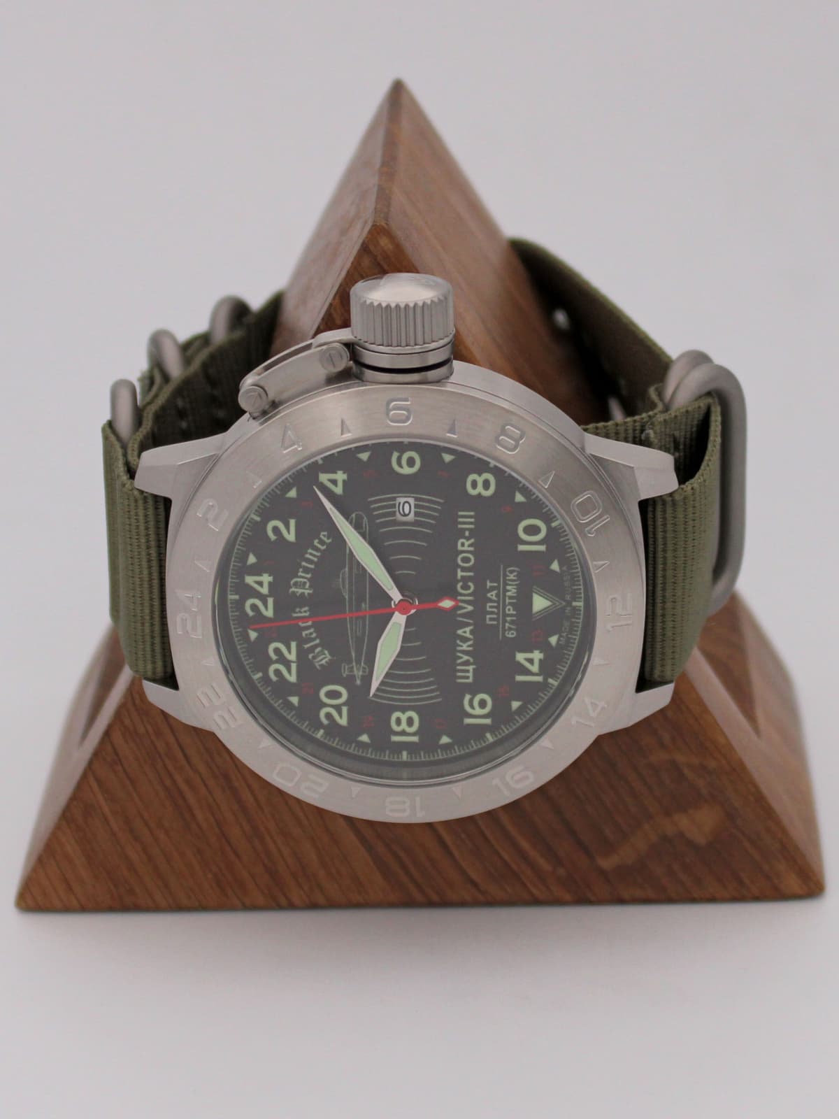 Часы 671 / Щука (Black Prince) кварцевые (Ronda 515.24H) Q52.068.21