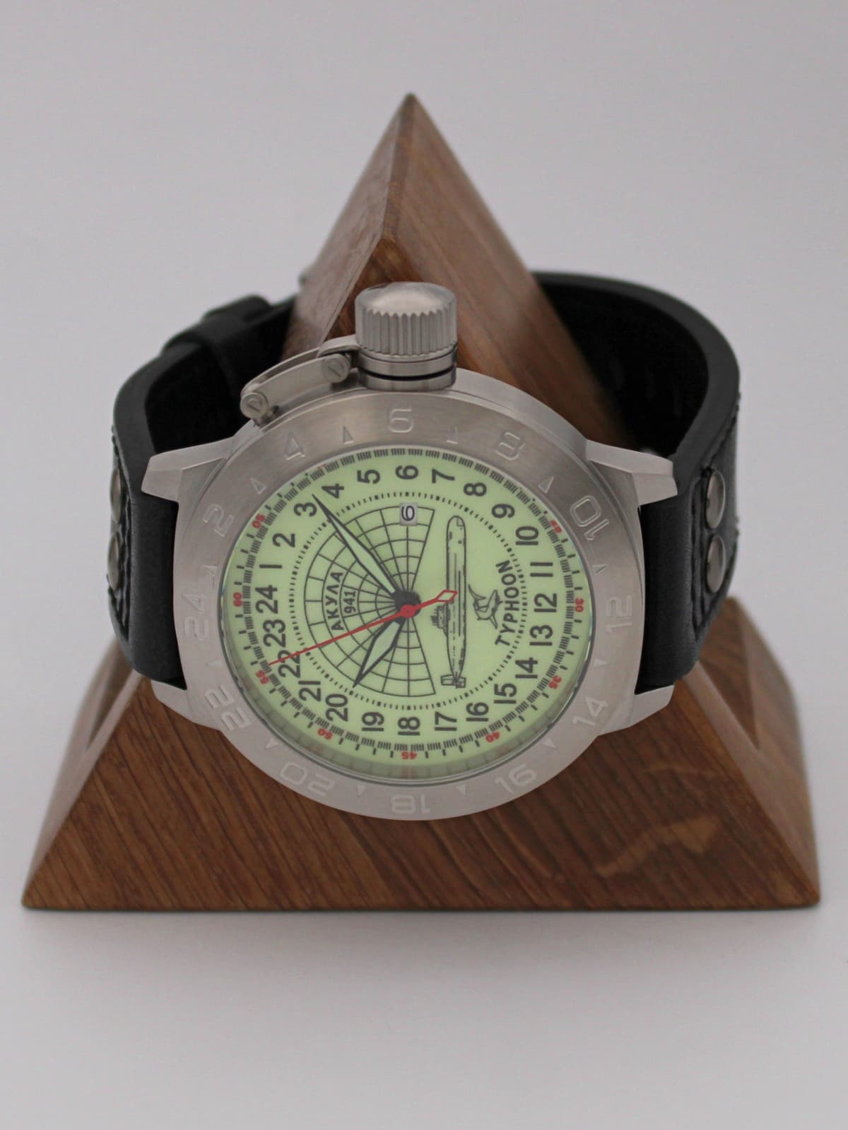 Часы 941 / Акула (Typhoon) кварцевые (Ronda 515.24H) Q52.147.01