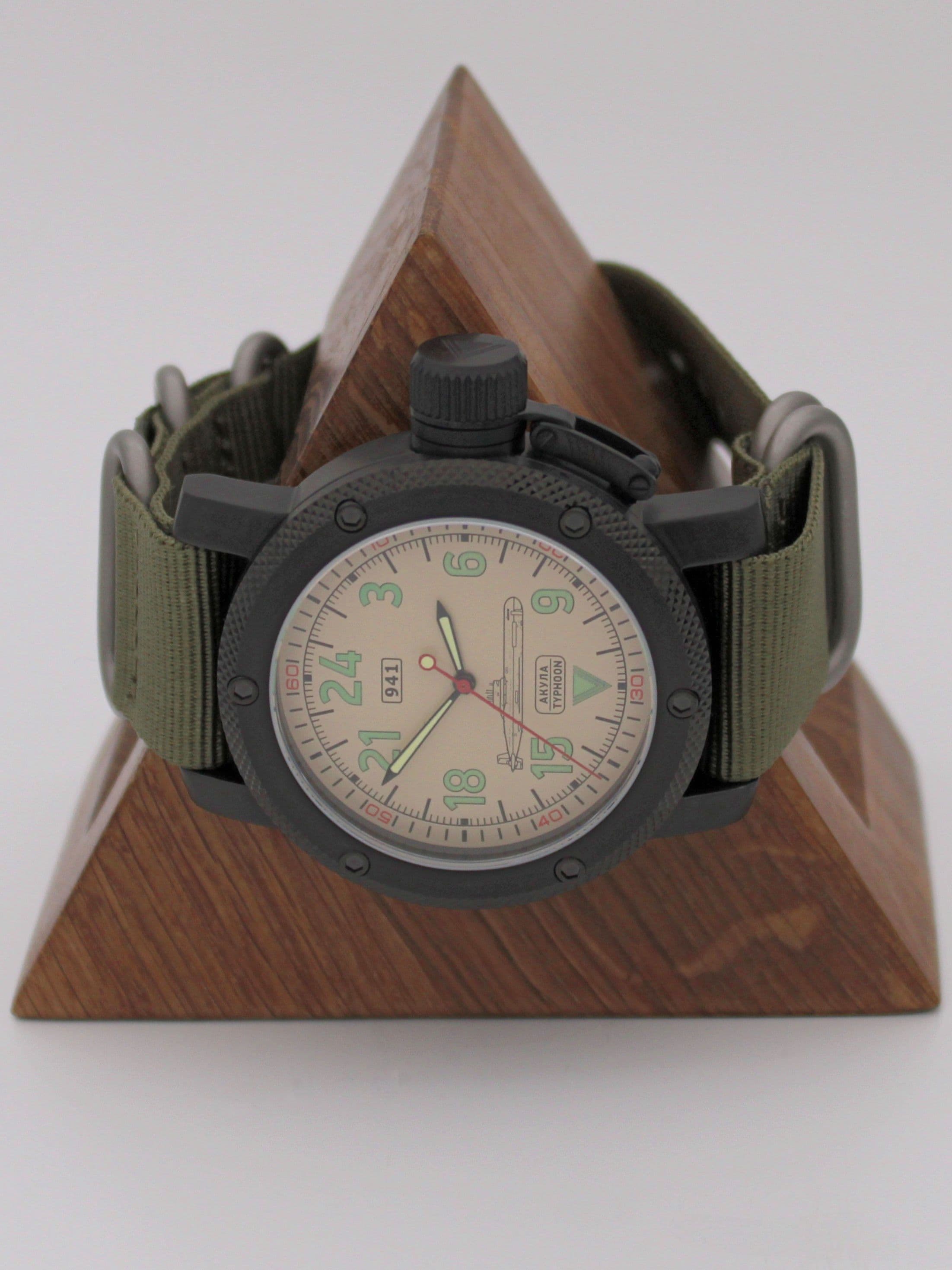 Часы 941 / Акула (Typhoon) механические (Ракета 2623) 103.052.21