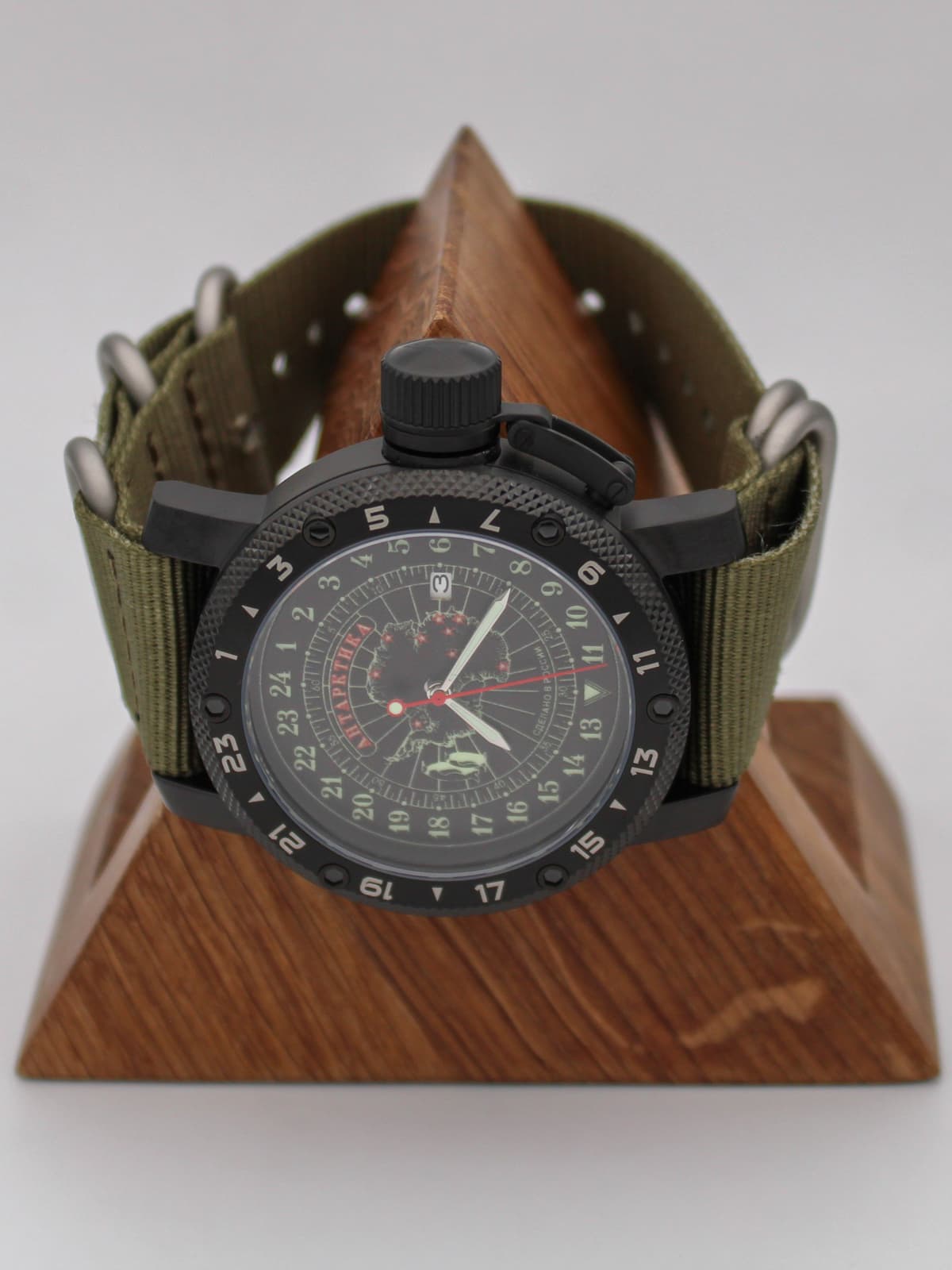 Часы Полярные / Антарктика кварцевые (Ronda 515.24H) Q147.141.21