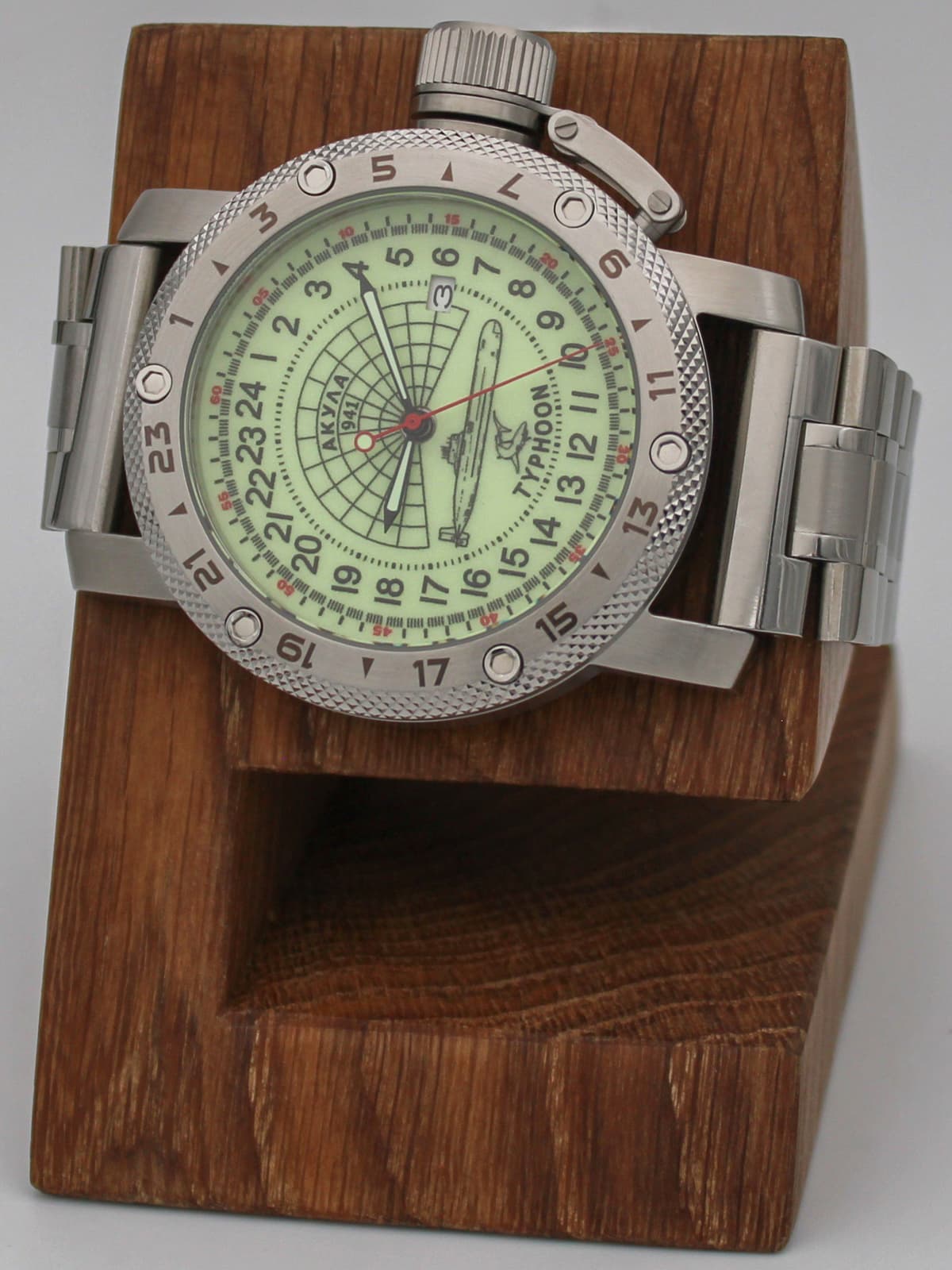 Часы 941 / Акула (Typhoon) кварцевые (Ronda 515.24H) Q47.147.2