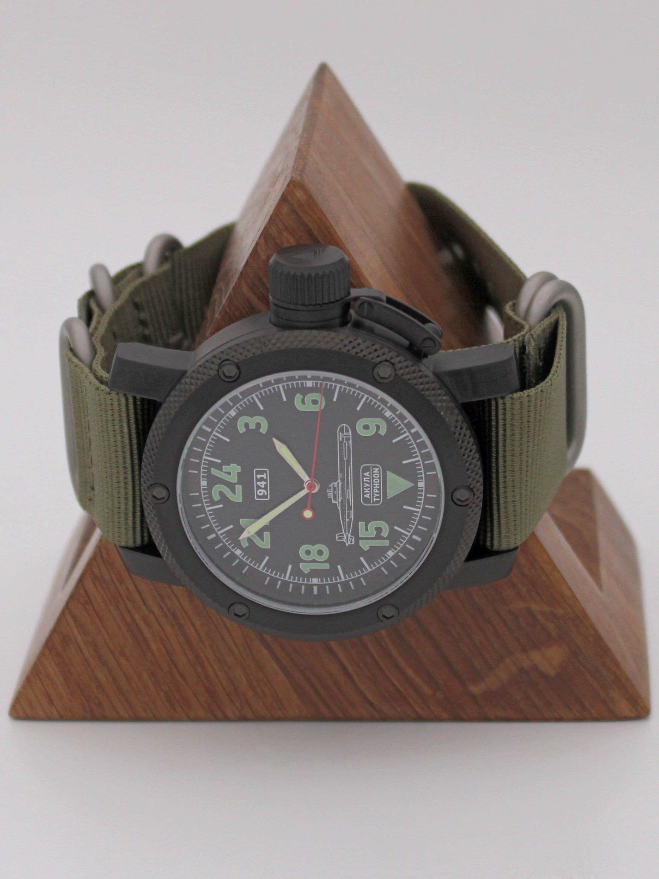 Часы 941 / Акула (Typhoon) механические (Ракета 2623) 103.054.21