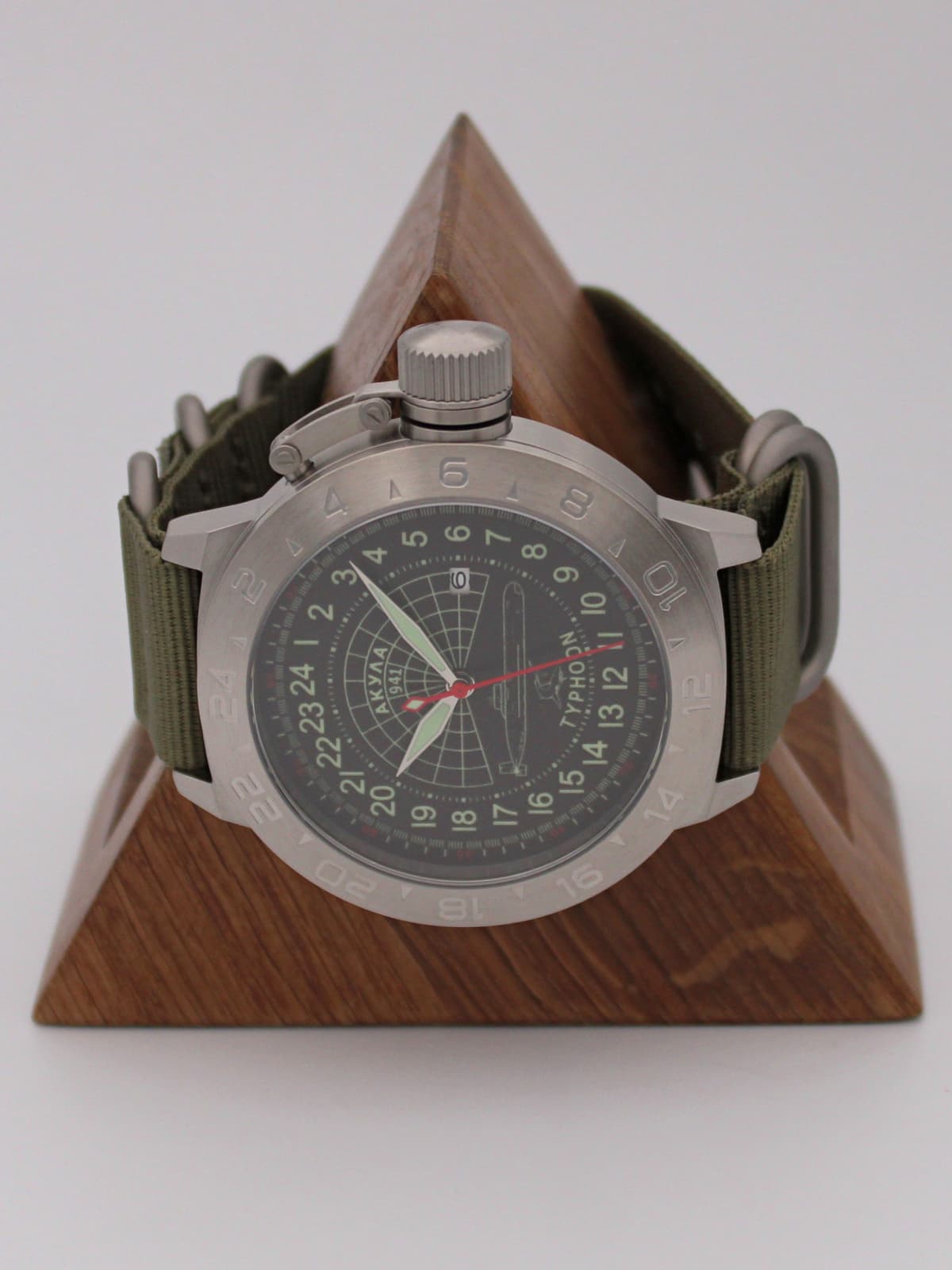 Часы 941 / Акула (Typhoon) кварцевые (Ronda 515.24H) Q52.145.21