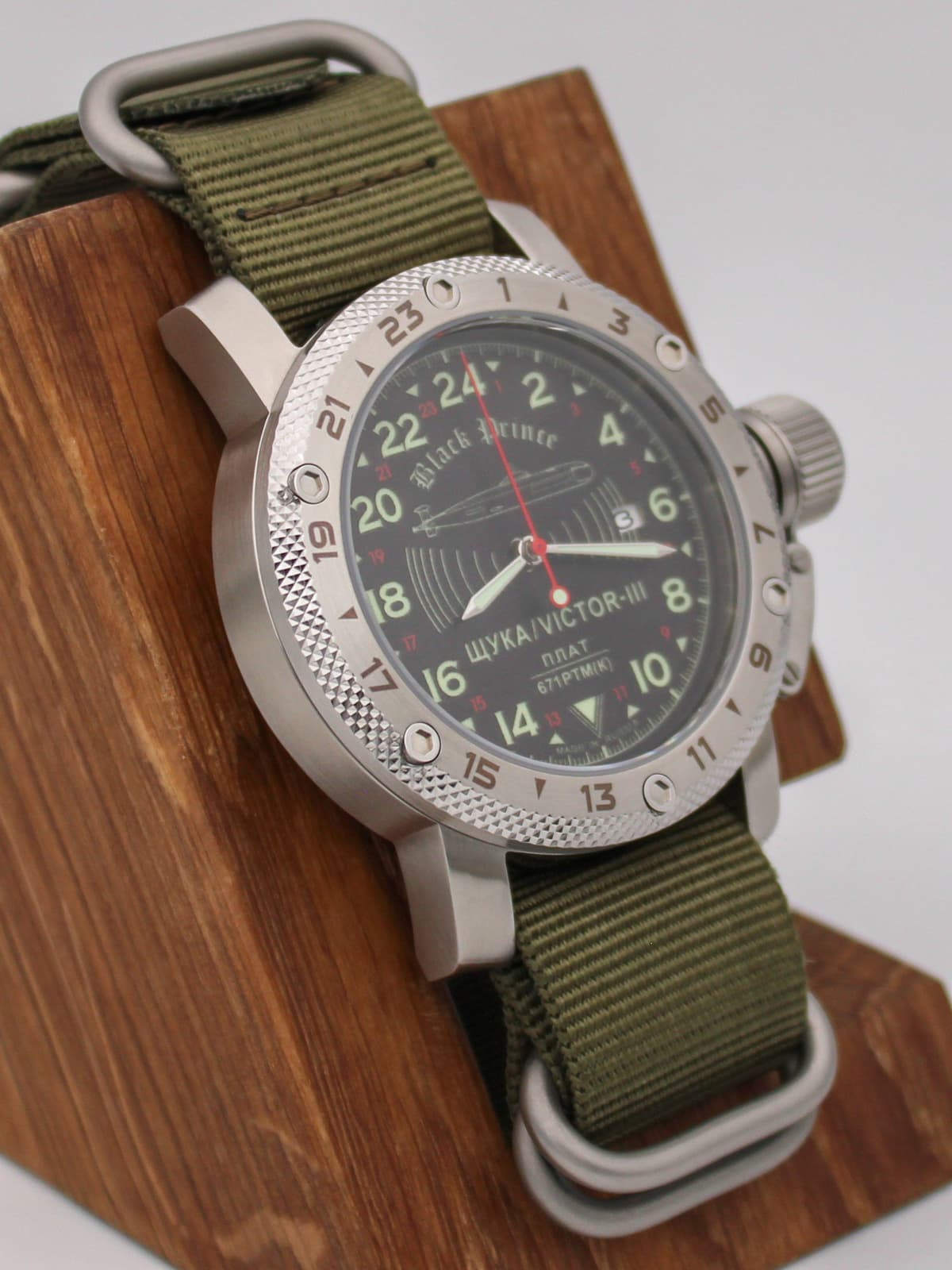 Часы 671 / Щука (Black Prince) кварцевые (Ronda 515.24H) Q47.068.21