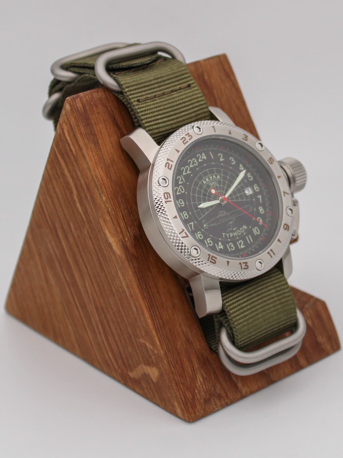 Часы 941 / Акула (Typhoon) кварцевые (Ronda 515.24H) Q47.145.21