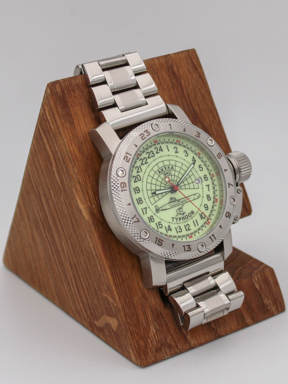 Часы 941 / Акула (Typhoon) кварцевые (Ronda 515.24H) Q47.147.2