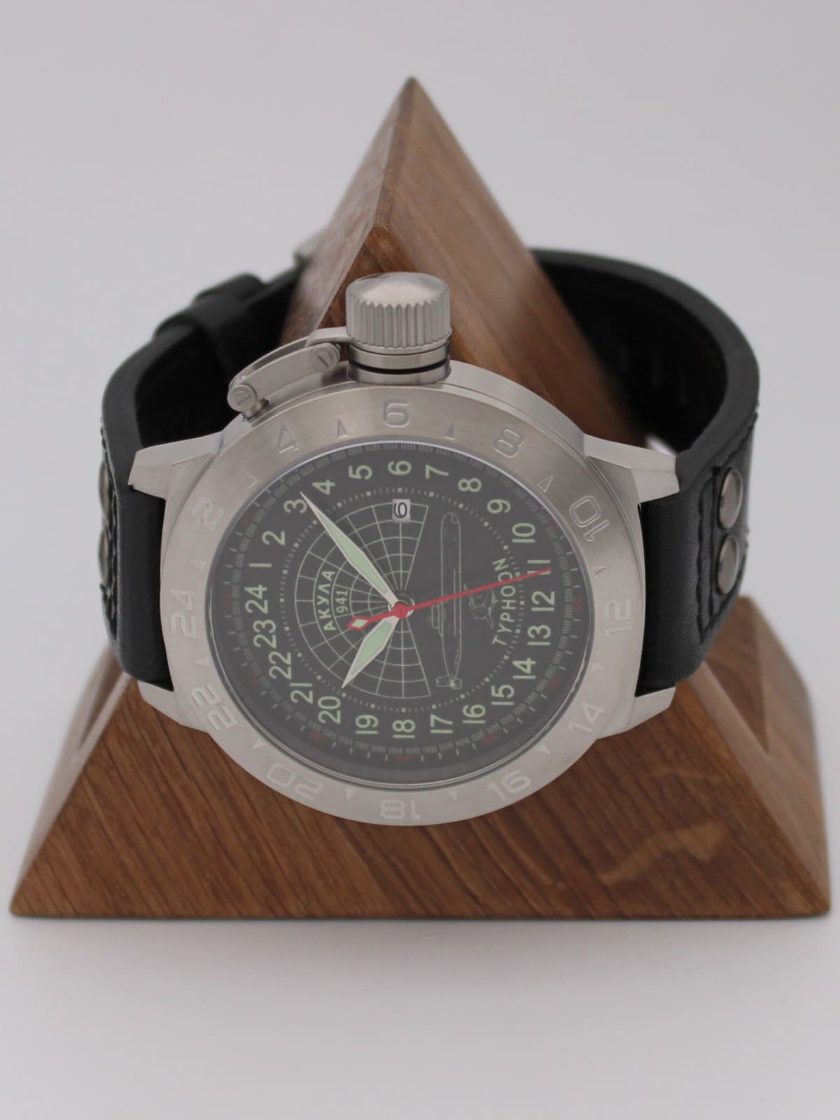 Часы 941 / Акула (Typhoon) кварцевые (Ronda 515.24H) Q52.145.01