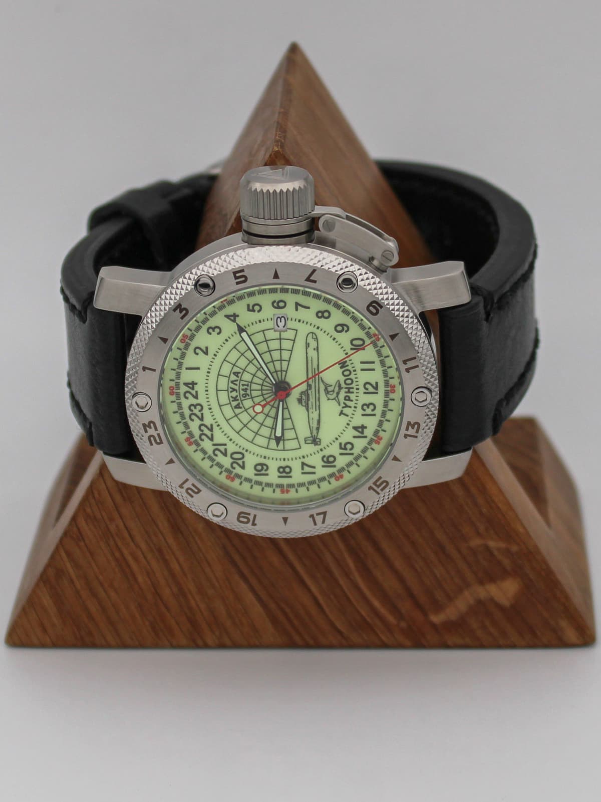 Часы 941 / Акула (Typhoon) кварцевые (Ronda 515.24H) Q47.147.01