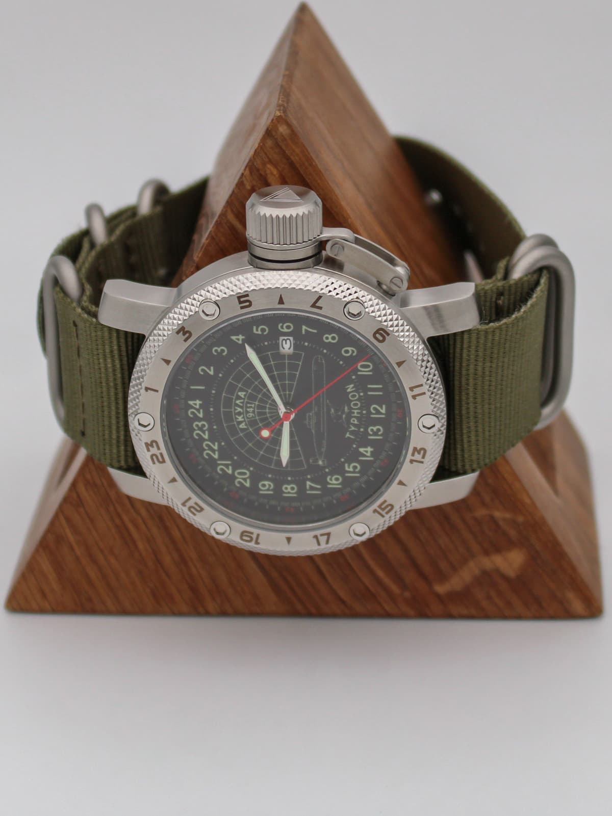 Часы 941 / Акула (Typhoon) кварцевые (Ronda 515.24H) Q47.145.21