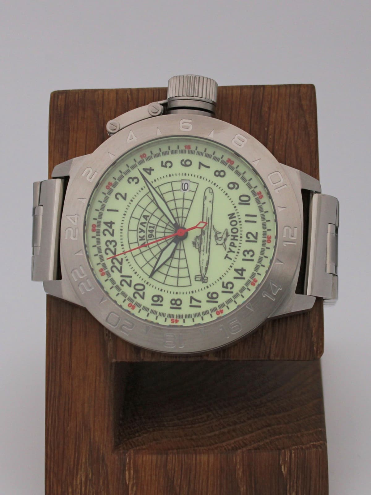 Часы 941 / Акула (Typhoon) кварцевые (Ronda 515.24H) Q52.147.2