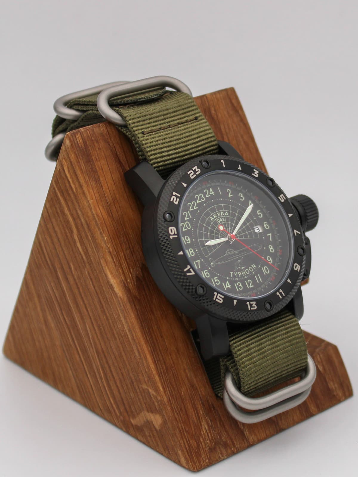 Часы 941 / Акула (Typhoon) кварцевые (Ronda 515.24H) Q147.145.21