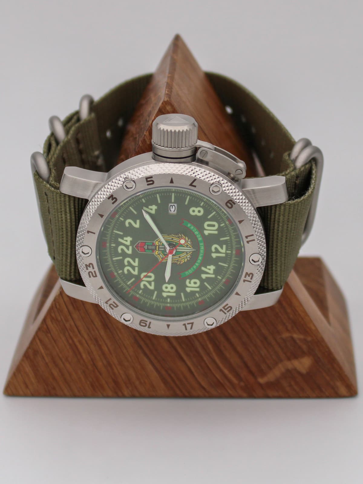 Часы Погранвойска кварцевые (Ronda 515.24H) Q47.242.21